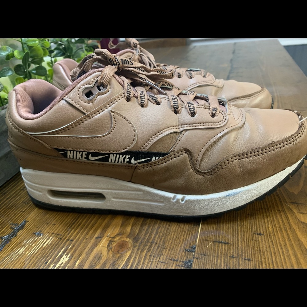Nike air women, pinky tan